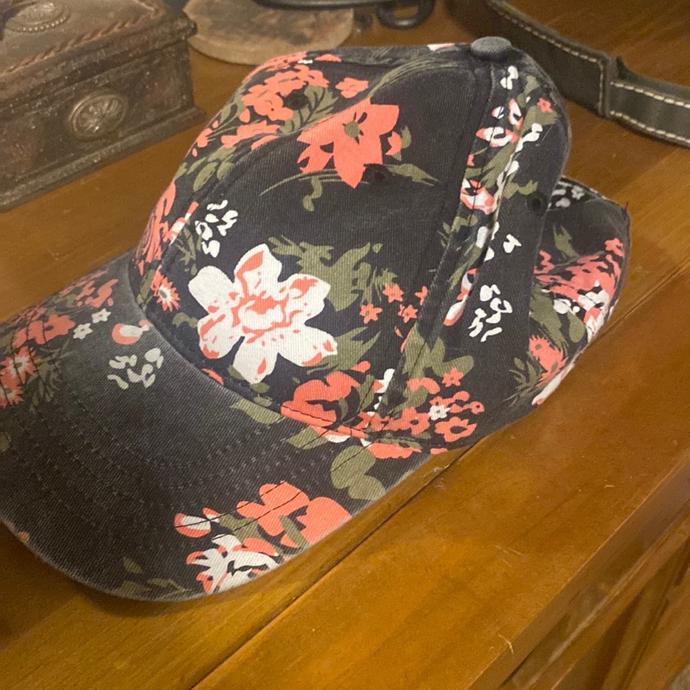 Gray womens baseball cap. Super cute!
